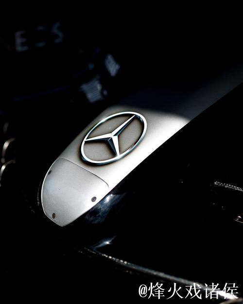 阿迪达斯联手梅赛德斯-AMG F1车队推出全新合作系列